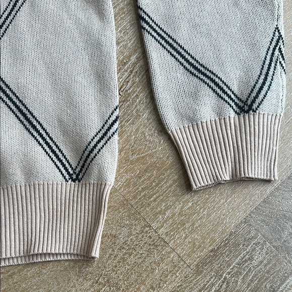NWOT T Tahari Beige Argyle Sweater L - Picture 4 of 6